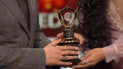 'എനര്ജൈസര് ഓഫ് ദി സീസണ്'; ഗ്രാന്ഡ് ഫിനാലെ വേദിയില് പുരസ്കാരം പ്രഖ്യാപിച്ച് മോഹന്ലാല്