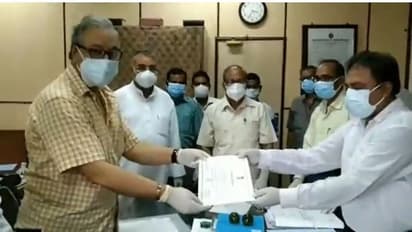 বিনা প্রতিদ্বন্দ্বিতায় রাজ্যসভার সাংসদ হলেন জহর সরকার, রাতেই যাচ্ছেন দিল্লি