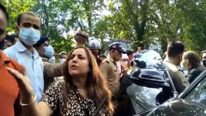 6 करोड़ की कार को पुलिस ने रोका, तो महिला बोली-तेरी औकात क्या..गाड़ी छूकर तो बता वर्दी उतरवा दूंगी