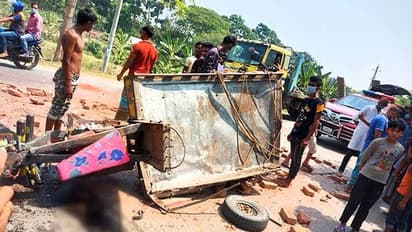 মৃতদেহ সৎকারে নিয়ে যাওয়ার সময় ভয়াবহ পথ দুর্ঘটনা, আহত ১৪ শ্মশানযাত্রী
