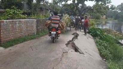 নির্মাণের ৬ মাসের মধ্যেই রাস্তায় ধস, ক্ষুব্ধ স্থানীয়দের সঙ্গে হাতাহাতিতে জড়ালেন তৃণমূল নেতা