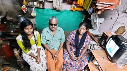 വെളിച്ചമെത്തി; ദുര്‍ഗാലക്ഷ്മിയ്ക്ക് തുടര്‍പഠന സഹായവും വീടും, കൈകോര്‍ത്ത് മലയാളി