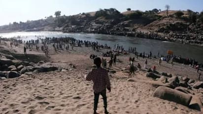 പുഴയിലൊഴുകി നടക്കുന്ന അമ്പതോളം മൃതദേഹങ്ങൾ, കൈകൾ കെട്ടിയിട്ട നിലയിൽ, പല ശരീരത്തിലും മുറിവുകൾ