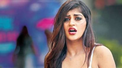 Breaking:  நடிகை யாஷிகாவுக்கு பிடி வாரண்ட் பிறப்பித்த நீதிமன்றம்!