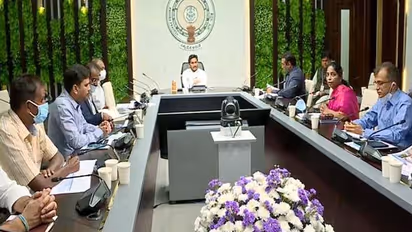 విద్యార్థులు, నిరుద్యోగుల కోసం డిజిటల్ లైబ్రరీలు... జగన్ సర్కార్ కీలక నిర్ణయం