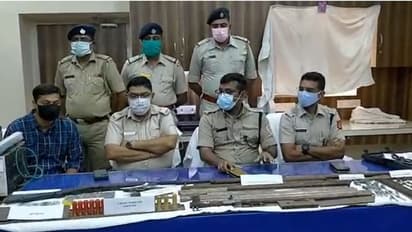 অস্ত্র কারখানার হদিশ মিলল কাটোয়ায়, ডেকরেটর্স ব্যবসায়ীর বাড়িতে তৈরি হত বন্দুক