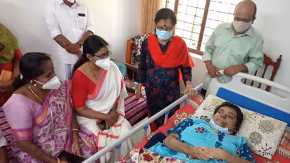 നിത്യവും ഫിസിയോതെറാപ്പി ചെയ്യുന്നതിനിടയിലും മനക്കരുത്തോടെ പഠനം പൂര്‍ത്തിയാക്കി ലക്ഷ്മി