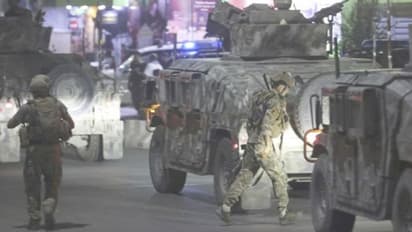 రక్షణ మంత్రి లక్ష్యంగా తాలిబన్ల దాడి: తప్పించుకొన్న మంత్రి, 8 మంది మృతి