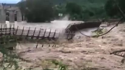 പ്രളയം: നിറഞ്ഞൊഴുകിയ ഡാം തുറന്നുവിട്ടു, പുഴയുടെ കുത്തൊഴുക്കിൽ മധ്യപ്രദേശിൽ പാലം ഒലിച്ചുപോയി