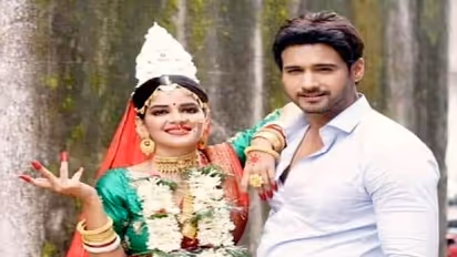 পুরোনো প্রেমের শরীরী নেশায় আঁকড়ে মধুমিতা, ৫ বছর পর কাছে এসেও কেন দূরে যেতে হল যশকে