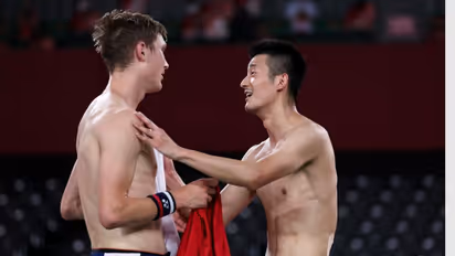 Badminton gold medal winner Viktor Axelsen swaps shirt with opponent; ‘beautiful’ tradition started in 2016