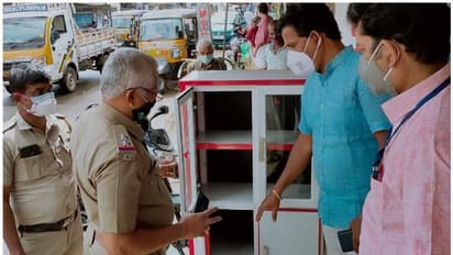 വിശക്കുന്നവര്ക്ക് ഭക്ഷണം നല്കാനായി സ്ഥാപിച്ച അലമാര തകര്ത്ത നിലയില്