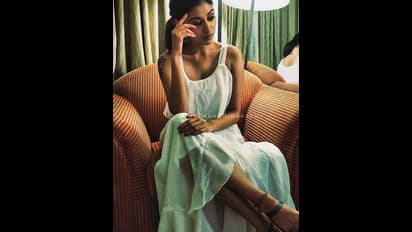 அடக்கடவுளே..தூக்கல் கவர்ச்சியில் பிக்பாஸ் ஓவியா..டூ  பீசில் கண்ணை கட்டும் போஸ் ..