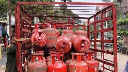 LPG ಒಂದೇ ಬಾರಿ 100 ರೂ. ಏರಿಕೆ: ಗ್ರಾಹಕ ಕಂಗಾಲು!