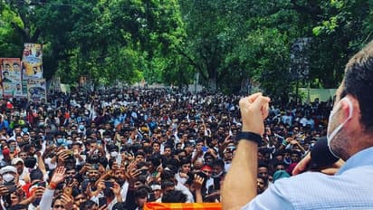 कोविड प्रोटोकॉल की धज्जियां उड़ाने पर ट्रोल हुए राहुल गांधी, यूजर्स ने कहा- कहां गए आवाज उठाने वाले