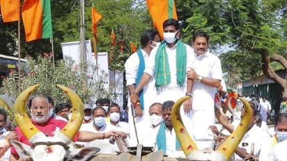 விநாயகர் ஊர்வலத்திற்காக கொதிக்கும் அண்ணாமலை.. சிலிண்டர் விலை குறைக்க போராட தயாரா.? பங்கம் செய்த மாதர் சங்கம்.