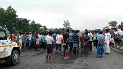 গাড়িতে ওঠার সময় পিছন থেকে ট্রাকের ধাক্কা, ভয়াবহ দুর্ঘটনায় মুর্শিদাবাদে মৃত ৫