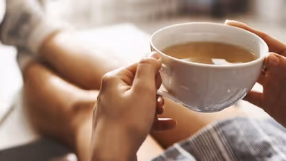 டீ, காபி குடிக்கும் முன்பு இதை 'கண்டிப்பா' செய்யனும்.. பலருக்கும் தெரியாத விஷயம்!!