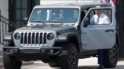 When Joe Biden drove a Jeep Wrangler around White House
