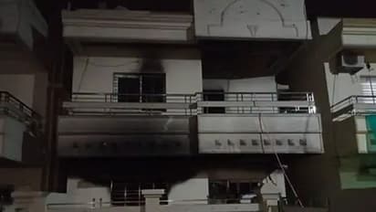 रात 2.30 बजे प्रॉटोकॉल इंस्पेक्टर के घर में लगी आग, 3 जिंदा जले, बचने के लिए बाथरूम में छिपी महिला का मिला शव