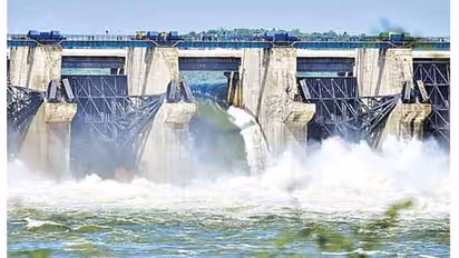 పులిచింతలలో ప్రారంభమైన స్టాప్లాక్ ఏర్పాటు పనులు.. ట్రయల్ విజయవంతం