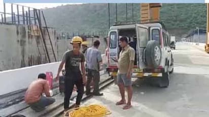 పులిచింతల ప్రాజెక్టు విరిగిన 16వ గేటు: జగన్ సర్కార్ ఆగ్రహం, విచారణకు ఆదేశం