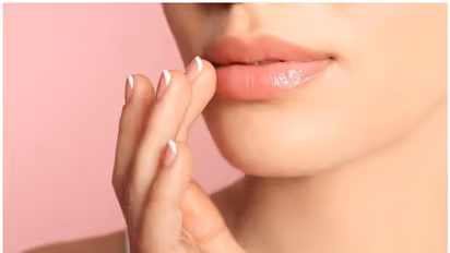 ചുണ്ടുകളുടെ നിറം വീണ്ടെടുക്കാന്‍ ഇതാ സിമ്പിൾ ടിപ്സ്