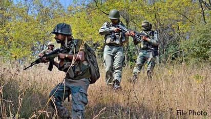 বিজেপি নেতা খুনে জড়িত জঙ্গি খতম, ভারতীয় সেনার এনকাউন্টারে উদ্ধার প্রচুর অস্ত্র