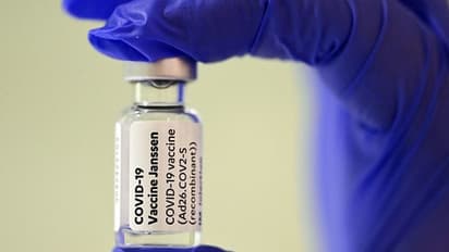 Covid Vaccine: করোনা ভ্যাকসিন না নিলে হতে পারে কী ক্ষতি? কী বলছেন চিকিৎসকরা?