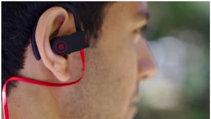 Hearing Loss: 100 கோடி இளைஞர்கள் காது கேளாமல் போக ஆபத்து ! ஹெட்போன், இயர்பட் பயன்பாடு குறித்து எச்சரிக்கை