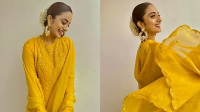 വിന്‍റേജ് യെല്ലോയും മുല്ലമൊട്ടും; മനോഹരിയായി നമിത പ്രമോദ്; ചിത്രങ്ങള്‍