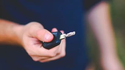 మళ్ళీ ట్రాక్ లోకి ఆటో పరిశ్రమ.. జూలైలో అత్యధికంగా  అమ్ముడైన బెస్ట్  5 కార్లు ఇవే..