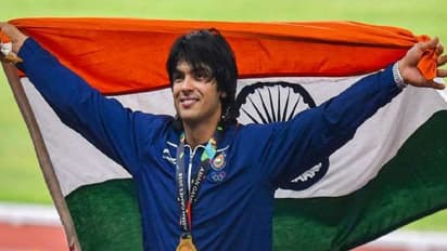 नीरज के गोल्ड लाते ही होने लगीं सोगातों की बारिश, CM खट्टर ने 6 करोड़ का किया ऐलान..गृहमंत्री नाचने लगे