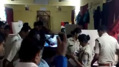 13 साल बेटी ने लगा ली फांसी, मोबाइल बना मौत की वजह..सावधान कहीं आपके मम्पी-पापा को तो नहीं ऐसी लत