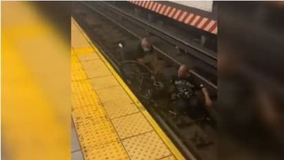 ട്രെയിന് വരാന് നിമിഷങ്ങള് മാത്രം; ട്രാക്കിലേയ്ക്ക് വീല്ചെയറോടെ വീണ് ഭിന്നശേഷിക്കാരന്; പിന്നീട് സംഭവിച്ചത്