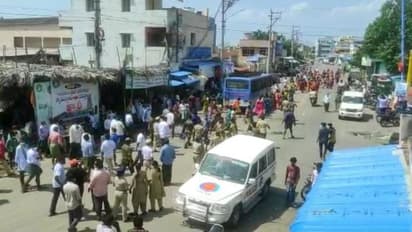 తుళ్లూరులో ఉద్రిక్తత... హైకోర్టు వైపు పరుగుతీసిన మహిళలు (వీడియో)