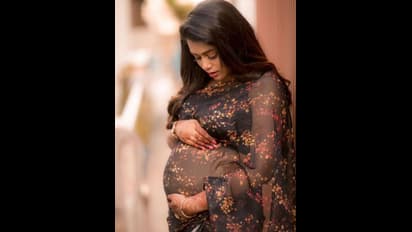 ನೀರಿನೊಳಗೆ ಪ್ರೆಗ್ನೆನ್ಸಿ ಫೋಟೋಶೂಟ್ ಮಾಡಿಸಿದ ಕಿರುತೆರೆ ನಟಿ 'ಫರೀನಾ ಆಜಾದ್'!