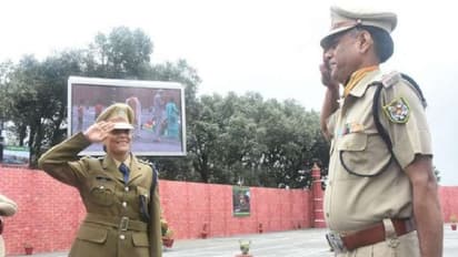 ಸಮವಸ್ತ್ರದಲ್ಲಿ ಬಂದ ಮಗಳು: 'ಉನ್ನತ ಅಧಿಕಾರಿ'ಗೆ ಅಪ್ಪನ ಹೆಮ್ಮೆಯ ಸೆಲ್ಯೂಟ್‌!