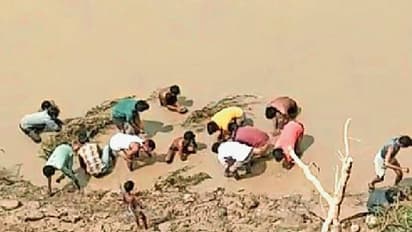 ಆನಾಹುತ ಸೃಷ್ಟಿಸಿದ್ದ ನದಿಯಲ್ಲಿ, ಬೆಳ್ಳಿಯ ಹೊಳೆ: 280 ವರ್ಷ ಹಳೆ ನಾಣ್ಯಗಳು ಪತ್ತೆ!