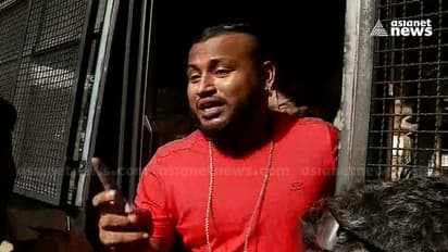 കള്ള കേസിൽ കുടുക്കിയെന്ന് ഇ ബുള് ജെറ്റ് വ്ലോഗർമാർ; പൊലീസ് ബസിനകത്ത് കരച്ചിലും നിലവിളിയും