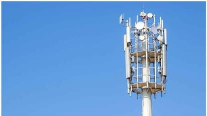 Mobile tower : മൊബൈല്‍ ടവറിന് സ്ഥലം നല്‍കിയതിന് ഊരുവിലക്ക്; പരാതിയുമായി കുടുംബം