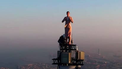 ബുര്ജ് ഖലീഫയുടെ ഏറ്റവും മുകളില് എയര് ഹോസ്റ്റസ്; അവിശ്വസനീയമായ ആ വീഡിയോ ചിത്രീകരിച്ചത് ഇങ്ങനെ