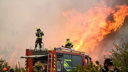 హైదరాబాద్ లో అగ్నిప్రమాదం.. ఆటోనగర్ డీర్ పార్క్ వద్ద తగలబడ్డ లారీ, ఎగిసిపడుతున్న మంటలు, భారీగా ట్రాఫిక్ జాం..