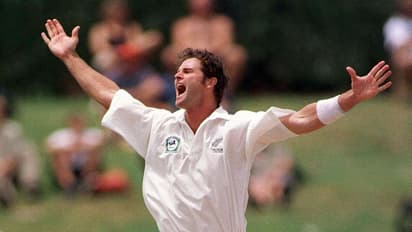 Chris Cairns undergoes successful heart surgery, taken off life support