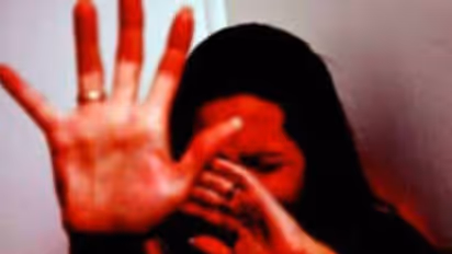 കല്ലമ്പലത്ത് ബന്ധുവീട്ടിലെ കുളത്തില്‍ കുളിക്കാന്‍ പോയ 22കാരിയെ കയ്യും കാലും കെട്ടിയിട്ട് പീഡിപ്പിക്കാന്‍ ശ്രമം