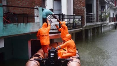 काशी में जलप्रलय: मंदिर डूबे-श्मशान डूबे..तस्वीरों में देखिए कैसै भयानक तांडव मचा रहीं गंगा-यमुना