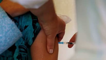 அப்படிபோடு.. இனி தடுப்பூசி செலுத்த ஆதார் கட்டயாமில்லை.. மாஸ் காட்டும் மத்திய அரசு..!