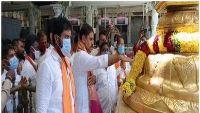 'ഒരിക്കലും അഴിമതി ചെയ്തിട്ടില്ല'; ക്ഷേത്രത്തില് സത്യം ചെയ്ത് ബിജെപി നേതാവ്