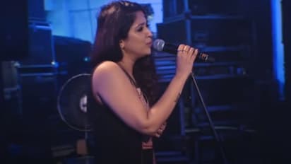 'ശിലയില്‍ നിന്നും', ക്രോണിക് ബാച്ചിലര്‍ ഗാനത്തിന് കവര്‍ വേര്‍ഷനുമായി രഞ്‍ജിനി ജോസ്