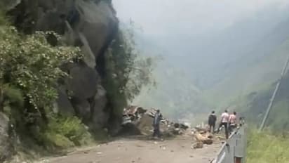 ഹിമാചലിലെ മണ്ണിടിച്ചില്‍; 11 മരണം, നിരവധി പേര്‍ മണ്ണിനടയില്‍ കുടുങ്ങി,രക്ഷാപ്രവര്‍ത്തനം തുടരുന്നു